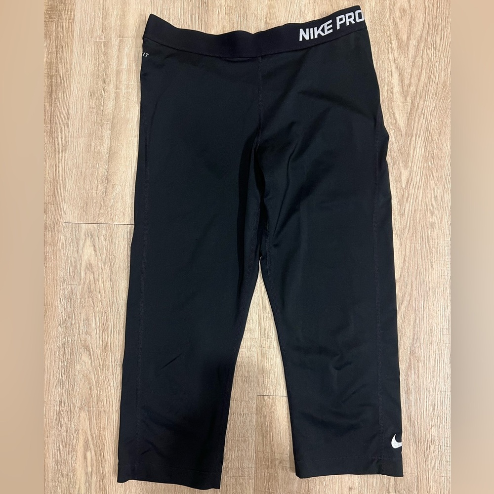 Nike Pro Dri-FIT Capri Leggings